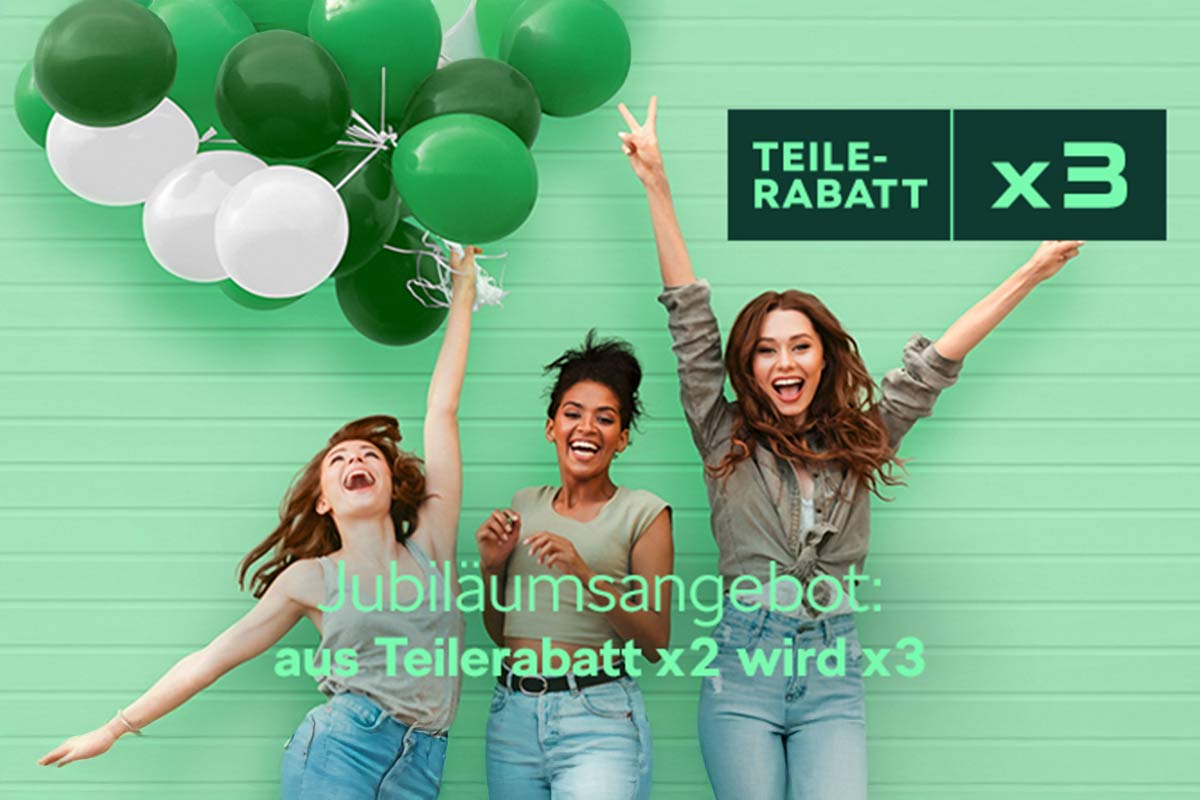 zu sehen: 3 Frauen vor einer grünen Wand